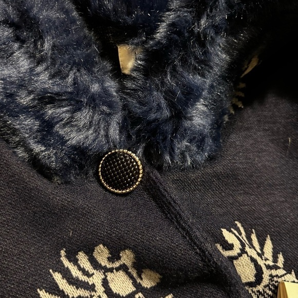 Jon & Anna Navy Blue Cape/ W faux Fur Collar - Picture 5 of 8